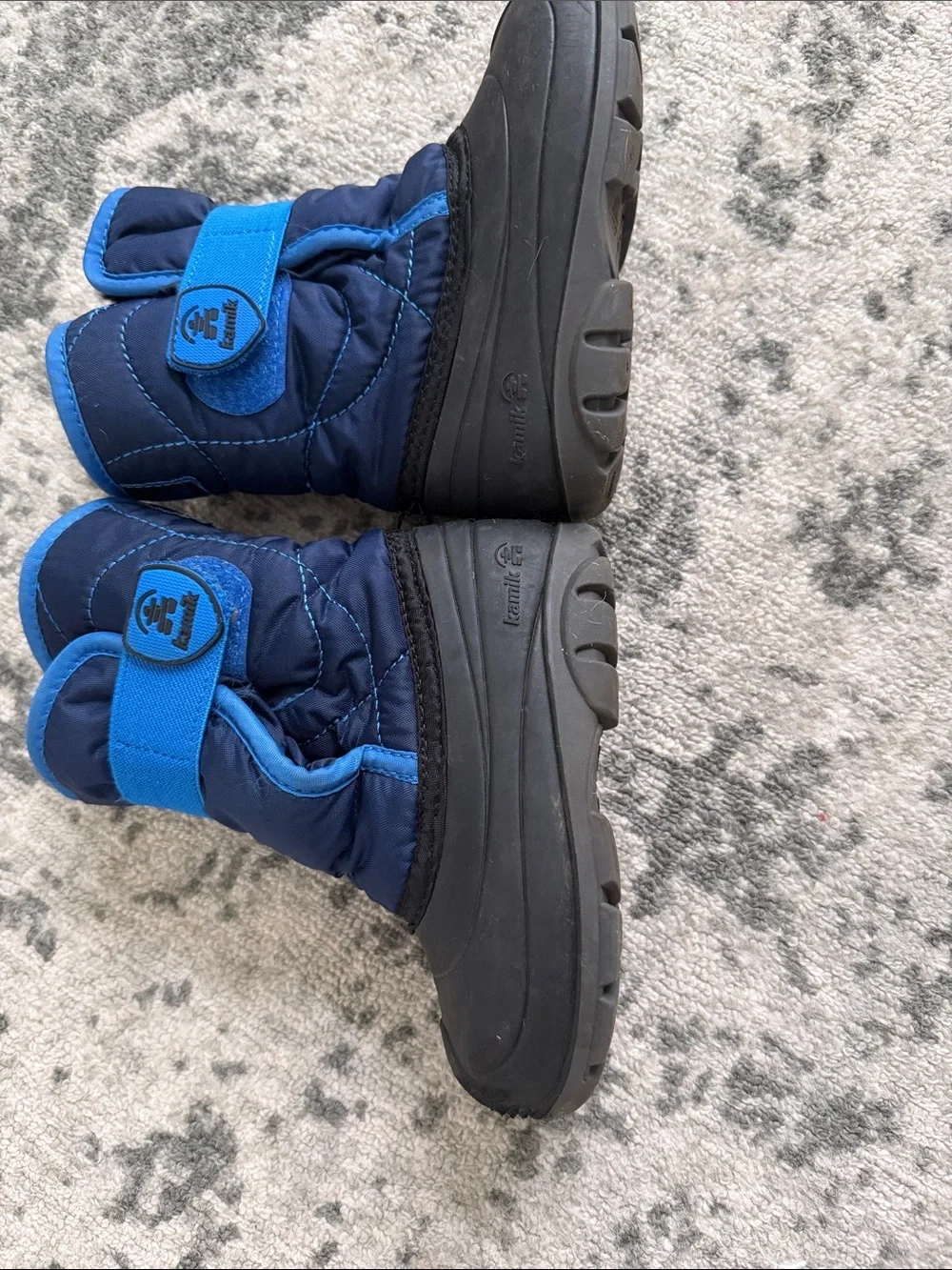Kamik snowbug 5 Toddler snowboot  size 9 navy and blue